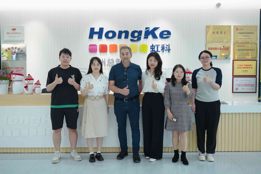 MSR销售经理Erwin与bntyvt团队合影