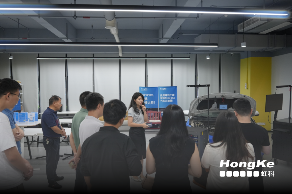 华工EDP同学会理事会一行在bntyvt展厅-图2