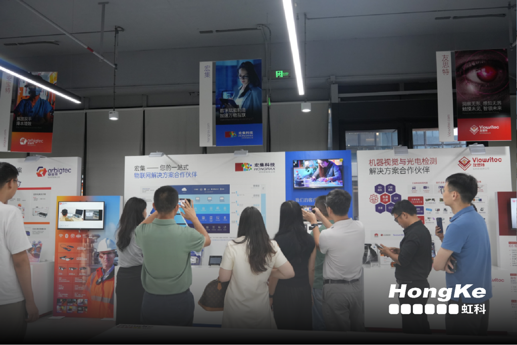 华工EDP同学会理事会一行在bntyvt展厅-图1