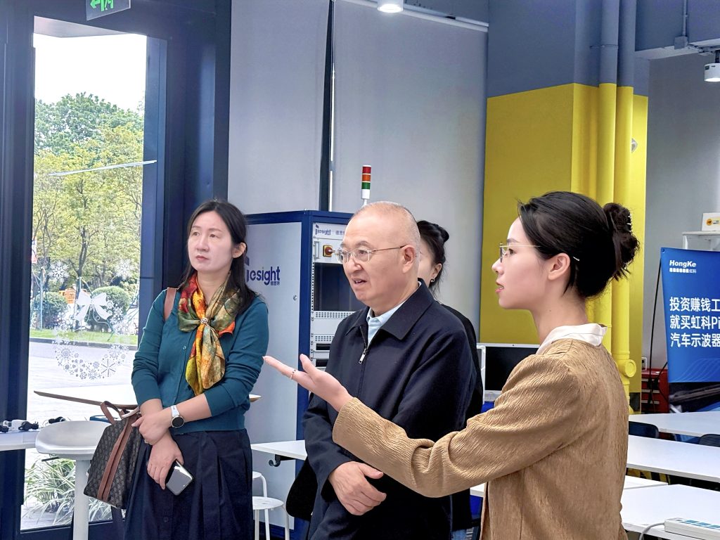 李善民教授一行参观bntyvt展厅（1）